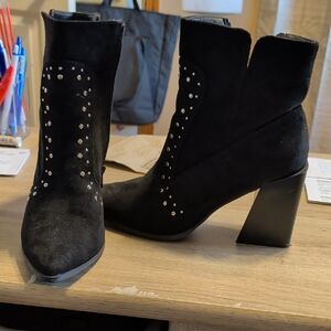 Elegant Black Studded Women's Boots